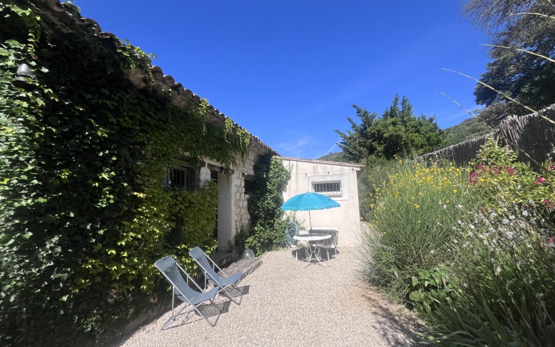 🌿 Jolie chambre au calme à Lourmarin – Entrée privée