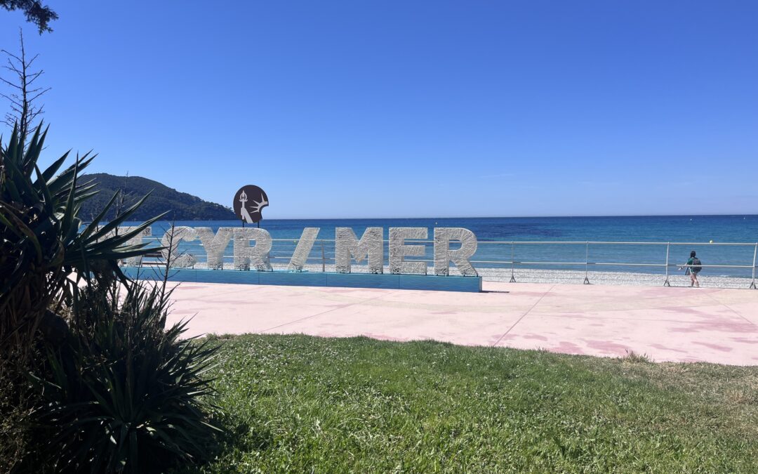 Maison avec jardin + Clim proche plage 👉 Saint-Cyr-sur-Mer